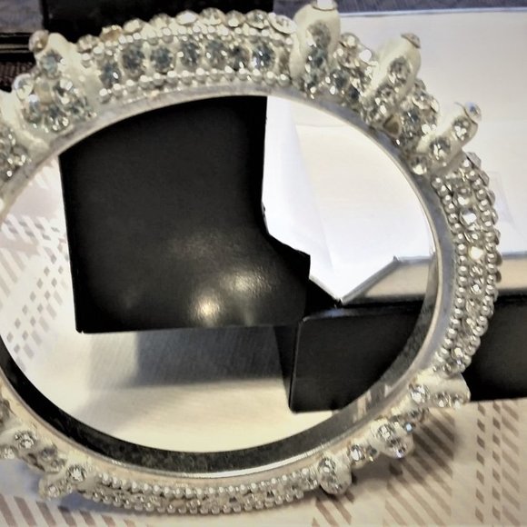 SPARKLY White and Silver Metal Bangle - Picture 3 of 4